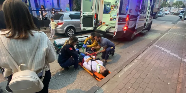 Otomobil ile motosiklet çarpıştı: 2 yaralı