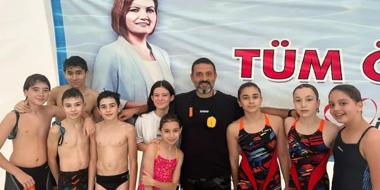 İzmit Belediyespor Kulübü Yüzme Takımı ulusal ligde finalde