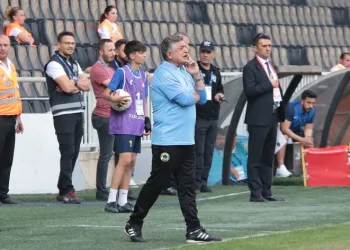 Yılmaz Vural galibiyetle başladı