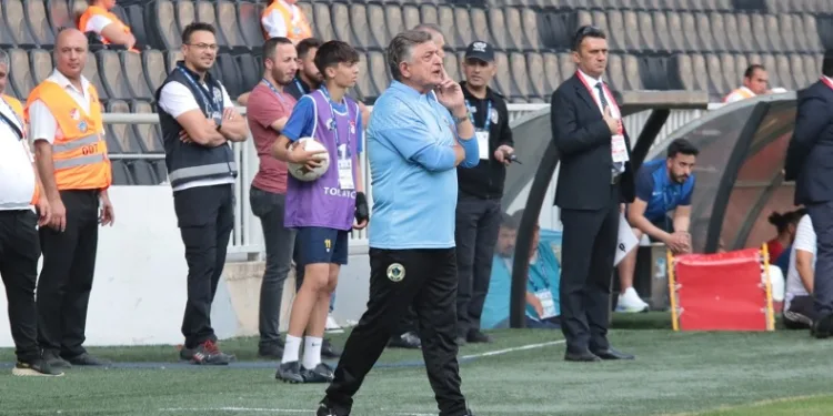 Yılmaz Vural galibiyetle başladı