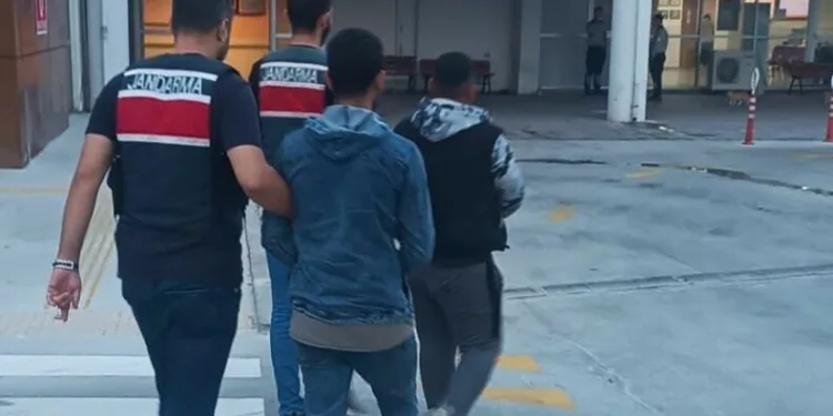 İzmir’de 4 DEAŞ şüphelisi gözaltına alındı