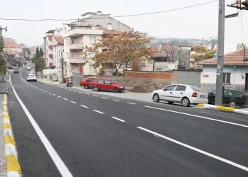 Altıeylül ilçesinde caddelere sıcak asfalt