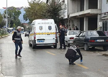 Husumetlisini silahla yaralayıp kaçtı