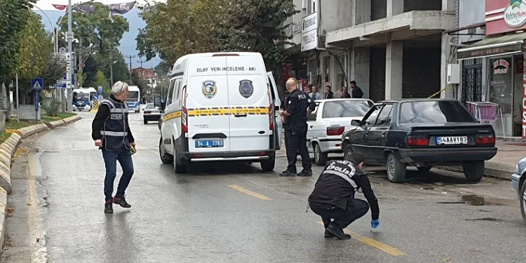 Husumetlisini silahla yaralayıp kaçtı