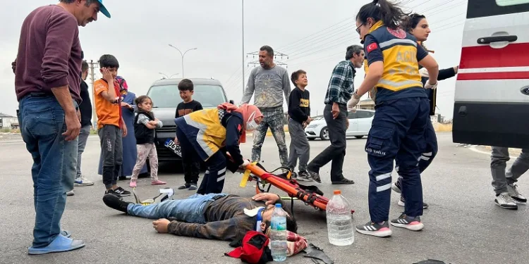 Kazada yaralanan babalarının başında gözyaşı döktüler