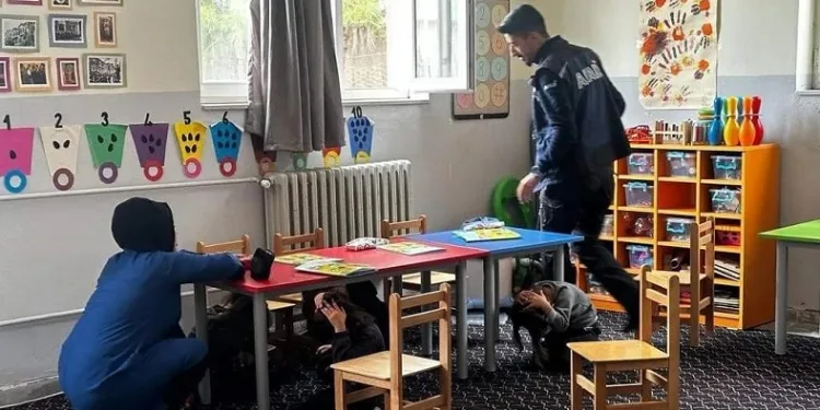 Cizre’de ilkokul öğrencilerine doğal afet eğitimi verildi