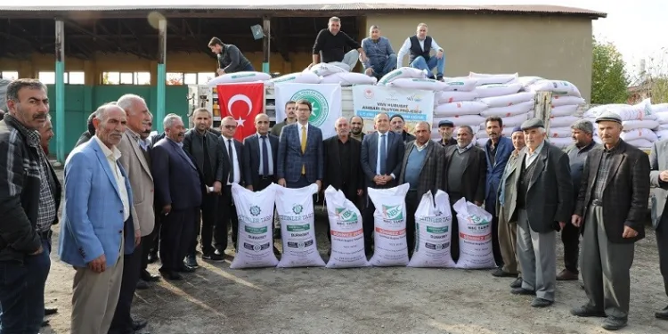Erciş’te çiftçilere büyük destek
