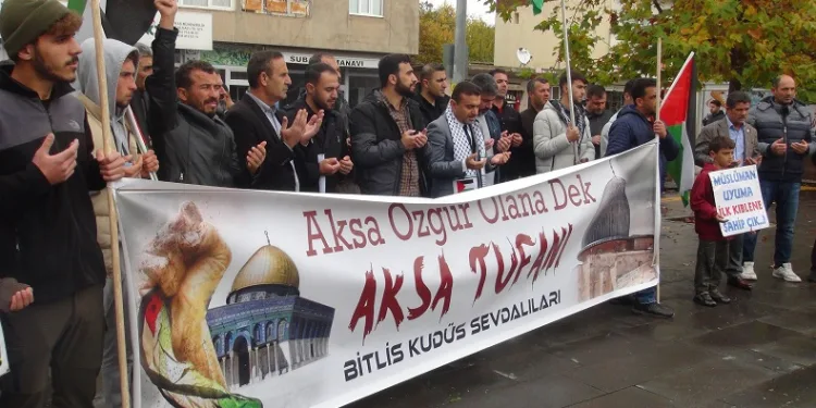 Ahlat’ta İsrail’in saldırıları protesto edildi