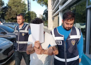 Arkadaşını döner bıçağı ile hastanelik etti