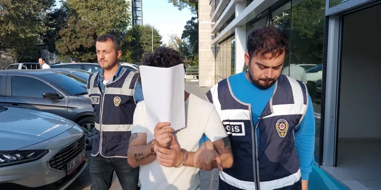 Arkadaşını döner bıçağı ile hastanelik etti