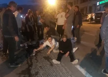Bursa’da motosiklet traktöre çarptı: 2 yaralı