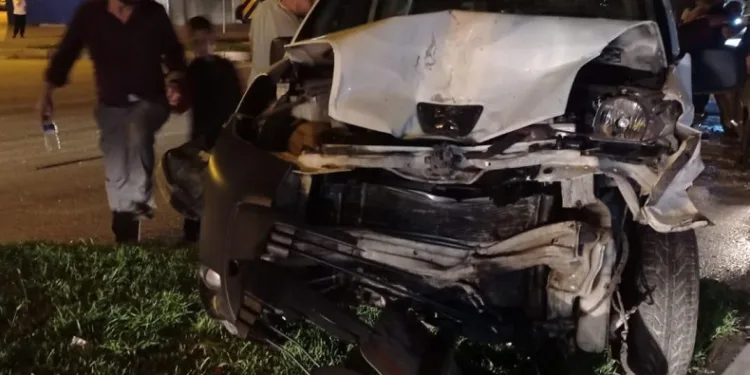 Bursa’da kırmızı ışıkta bekleyen araca arkadan çarptı: 2 yaralı
