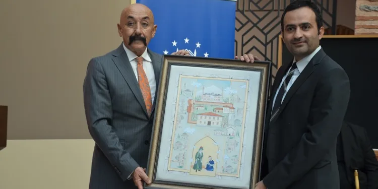 Sanatseverler ‘Çeşm-i Cihan Ebru Sergisi’nde buluştu