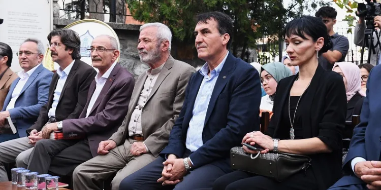 Bu kütüphanede 700 yıllık şiir mirası var