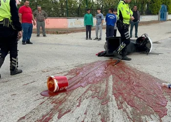 Bursa’da motosiklet sürücüsü yaralandı, ketçaplar yola saçıldı