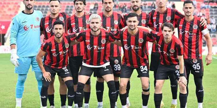 Turgutluspor zirveden kopmuyor