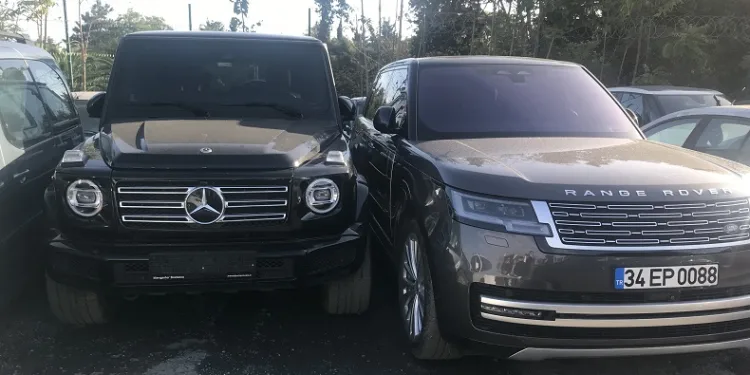 Dilan ve Engin Polat çiftinin araçları yediemin otoparkında