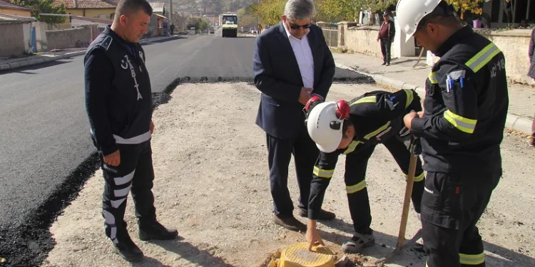 Sağlık mahallesinde asfalt çalışmasında sona gelindi