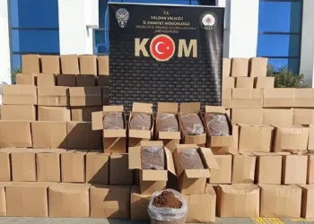 Osman Gazi Köprüsü’nde durulan kamyonda tonlarca tütün yakalandı