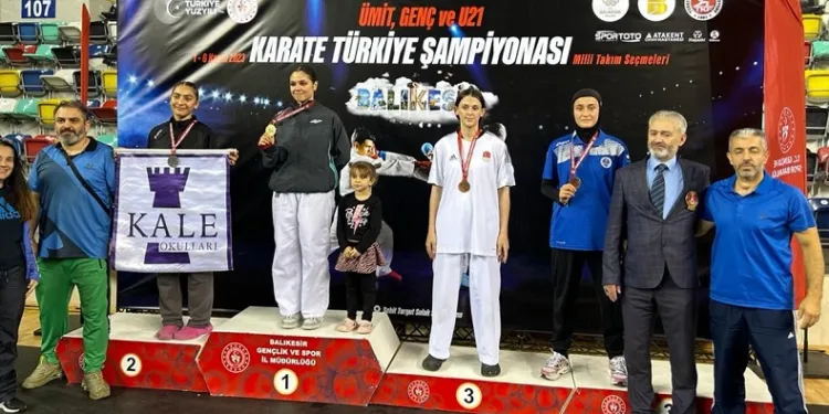 Karate Şampiyonasında Kağıtspor rüzgarı