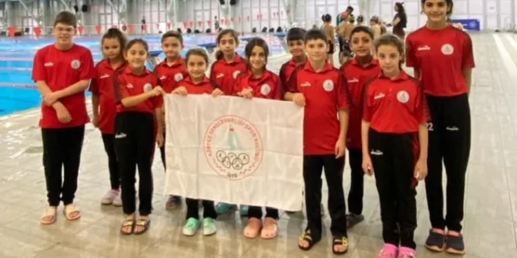 Körfez Gençlerbirliği Spor Kulübü’nün minik yüzücülerinden büyük başarı