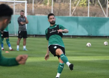 Bodrum FK Teknik Direktörü Taşdemir: “Taraftarlarımızla aile gibiyiz”