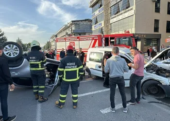 Cip, hafif ticari araç ile çarpıştı: 2 yaralı
