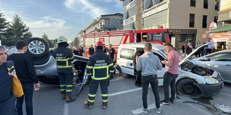 Cip, hafif ticari araç ile çarpıştı: 2 yaralı