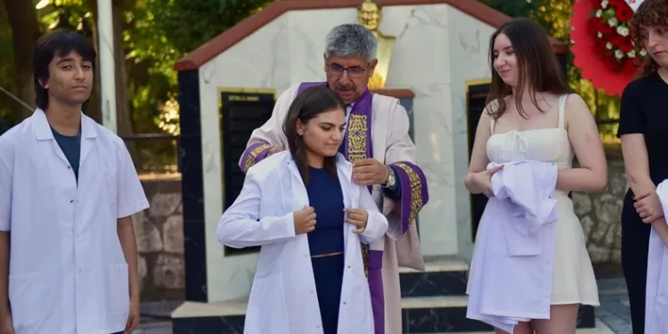 Milas Veterinerlik Fakültesinde Beyaz Önlük giyme töreni