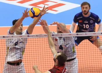 AXA Sigorta Efeler Ligi: Halkbank: 3 – Arkas Spor: 1