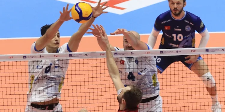 AXA Sigorta Efeler Ligi: Halkbank: 3 – Arkas Spor: 1