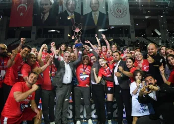 Şampiyon Konyaaltı Avrupa yürüyüşünü sürdürüyor