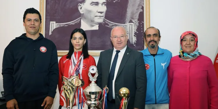Menteşe Belediyespor Karatecisi Göksu Çelik Milli takıma seçildi