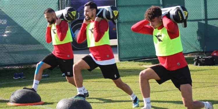 Afyonspor, Nazilli Belediyespor hazırlıklarını sürdürüyor