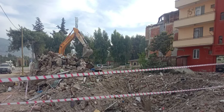 Hatay’da aynı enkazdan ikinci ceset çıktı