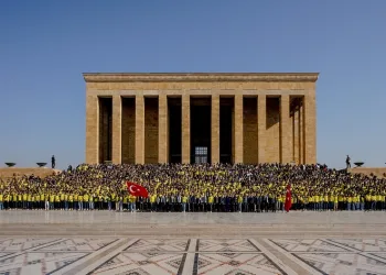 Fenerbahçeli taraftarlar Anıtkabir’i ziyaret etti