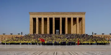 Fenerbahçeli taraftarlar Anıtkabir’i ziyaret etti