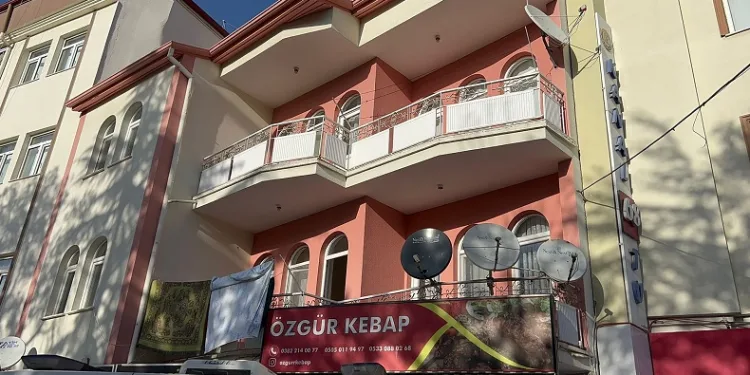Haber alınamayan şahıs, evinde boğazı kesik halde ölü bulundu
