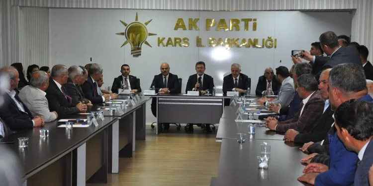 Bakan Yumaklı, Kars’ta partililerle buluştu