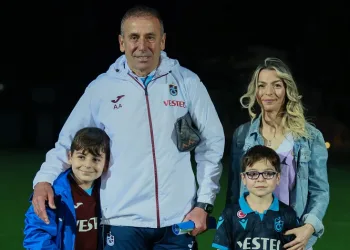 Trabzonspor, biber gazı saldırısına uğrayan Yunus Emir Bolat ve ailesini ağırladı
