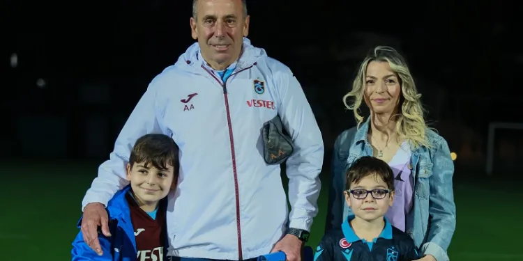 Trabzonspor, biber gazı saldırısına uğrayan Yunus Emir Bolat ve ailesini ağırladı