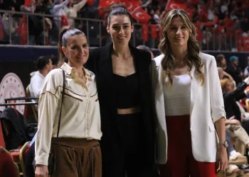 Efsane sporcular milli maçta basketbola veda etti