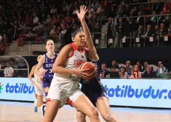 A Milli Kadın Basketbol Takımı sporcusu Tilbe Şenyürek: “Rakip seçebilecek lüksümüz olmadığını düşünüyorum”