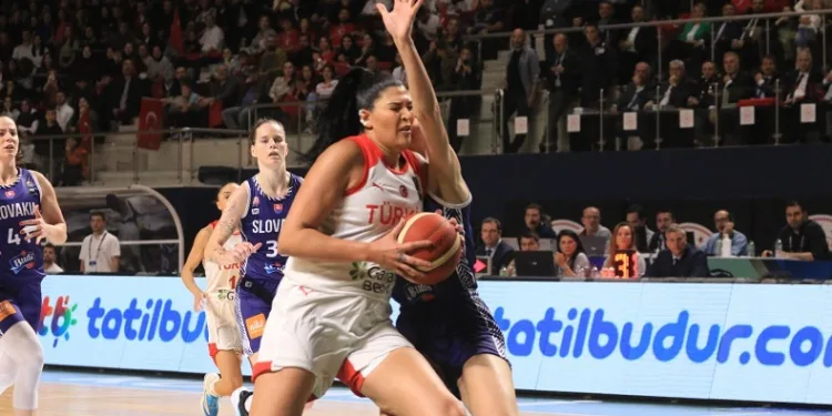 A Milli Kadın Basketbol Takımı sporcusu Tilbe Şenyürek: “Rakip seçebilecek lüksümüz olmadığını düşünüyorum”