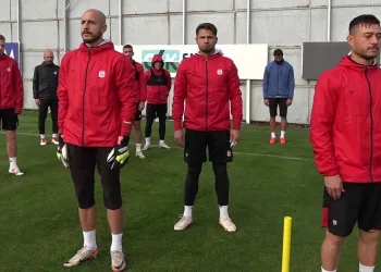 Sivasspor, saat 09.05’te saygı duruşunda bulundu