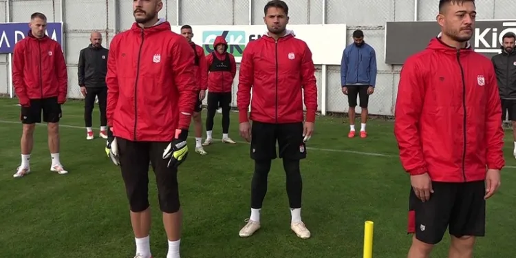 Sivasspor, saat 09.05’te saygı duruşunda bulundu