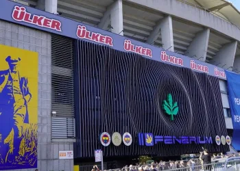 Atatürk’ün portresi Ülker Stadı’nda resmedildi