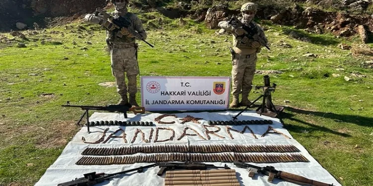 Hakkari’de silah ve mühimmat ele geçirildi