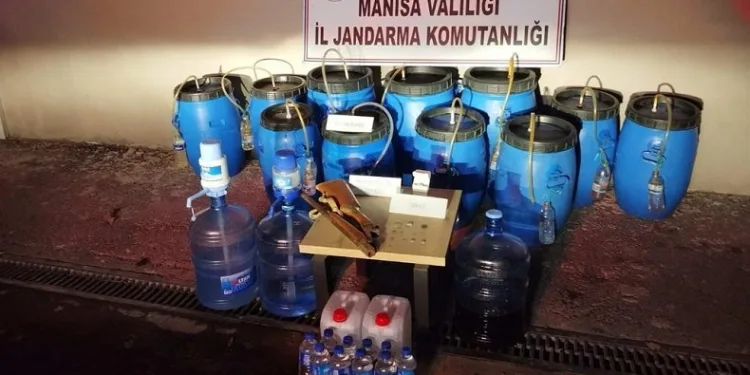 Jandarma sahte alkole geçit vermiyor