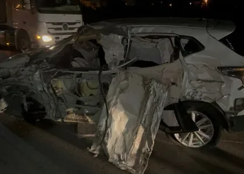 Hurdaya dönen otomobilden hafif yaralı kurtuldu